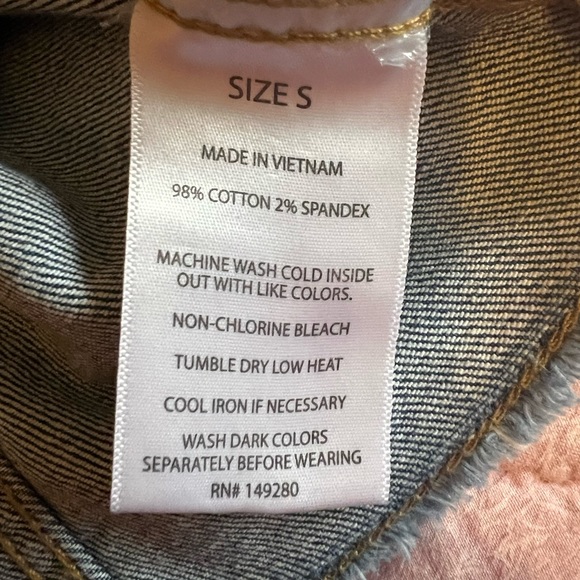 NWT Slink Jeans Fray Cropped Jean Jacket Women’s Size Small Blue Never worn. - Picture 8 of 8